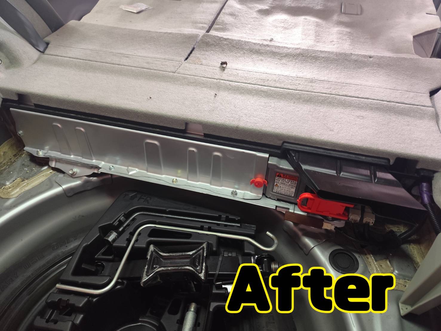 センサー類3点セットを取り付け中